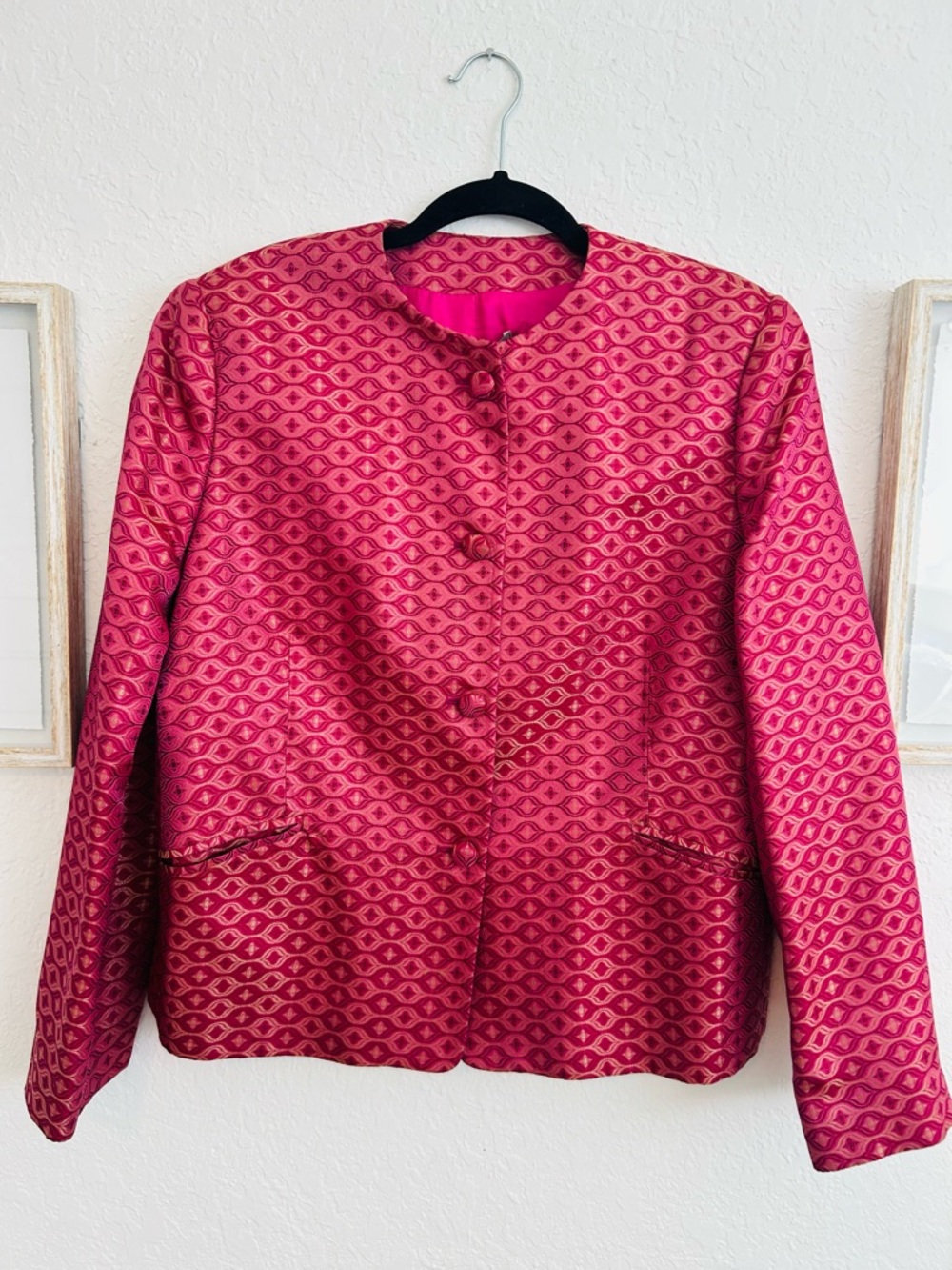 NWT Made in Italy Pink Brocade Jacket Size 14
Statement Occasion Blazer